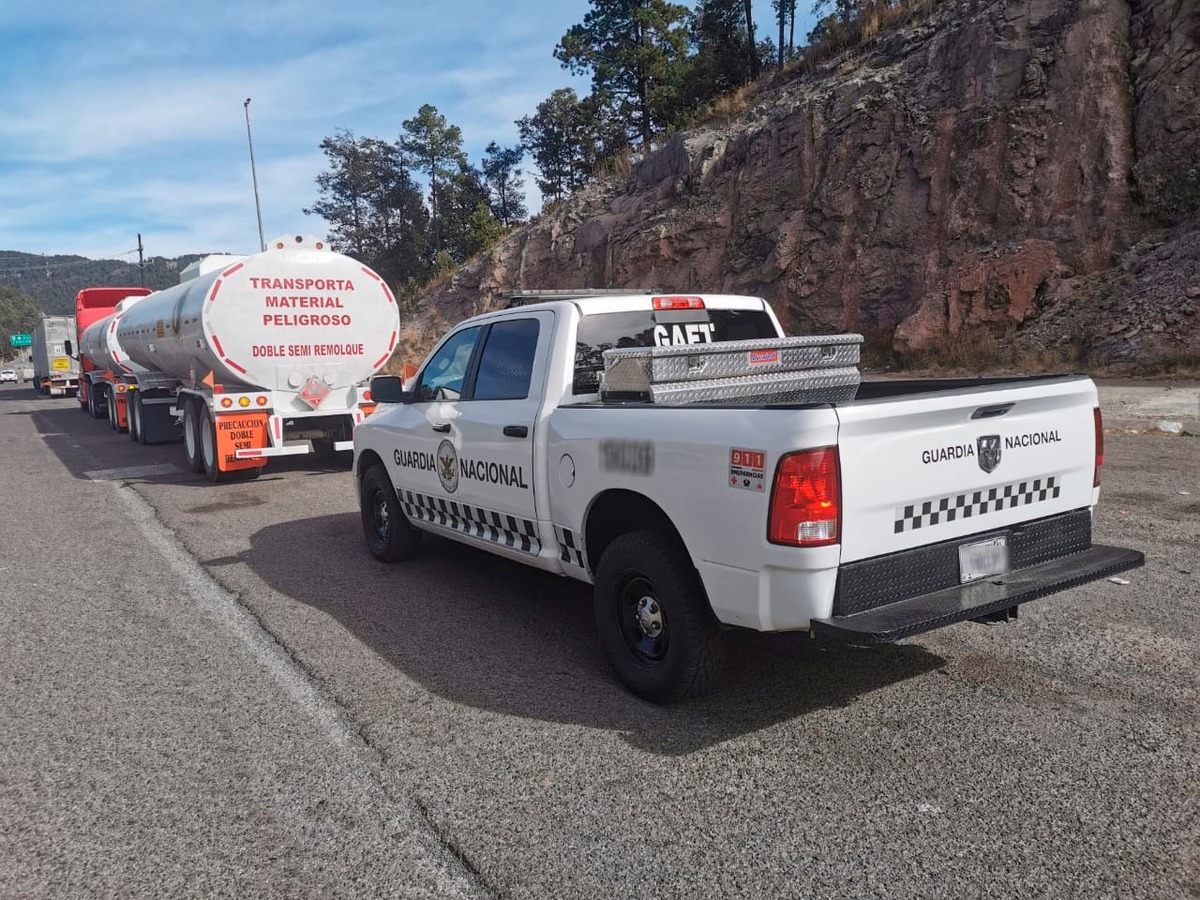 Elementos de la Guardia Nacional recuperaron más de 131 mil litros de hidrocarburo. (Especial)