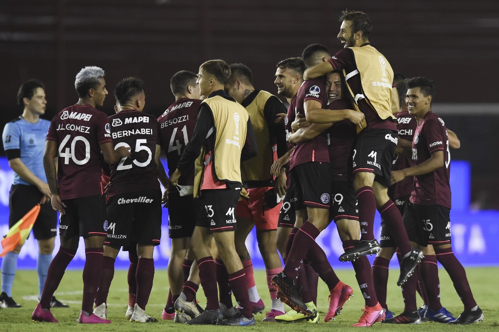 Lanús aplasta a Velez Sarsfield y es finalista de la Copa Sudamericana (AFP)