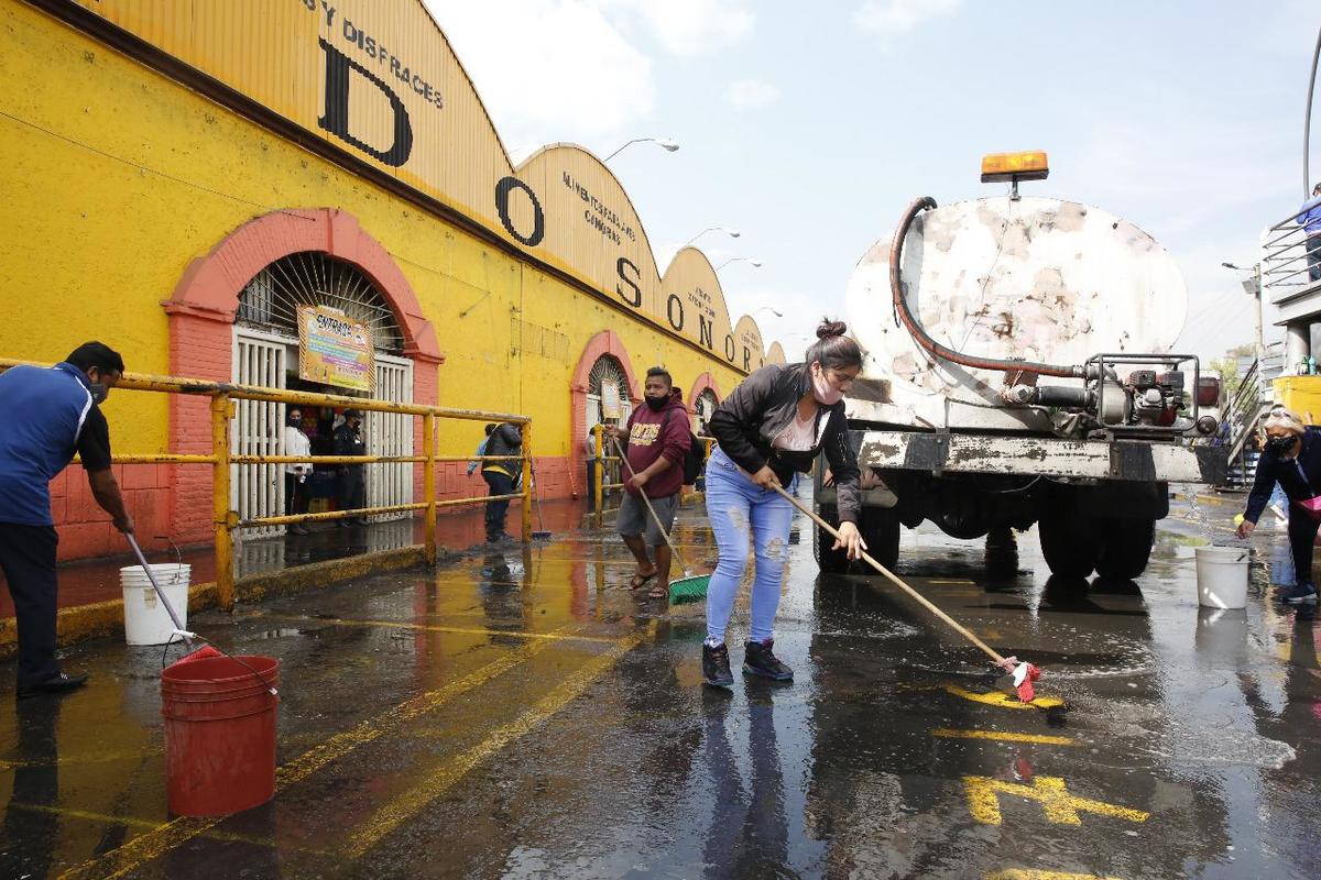 Refuerzan medidas sanitarias en el mercado Sonora | Especial