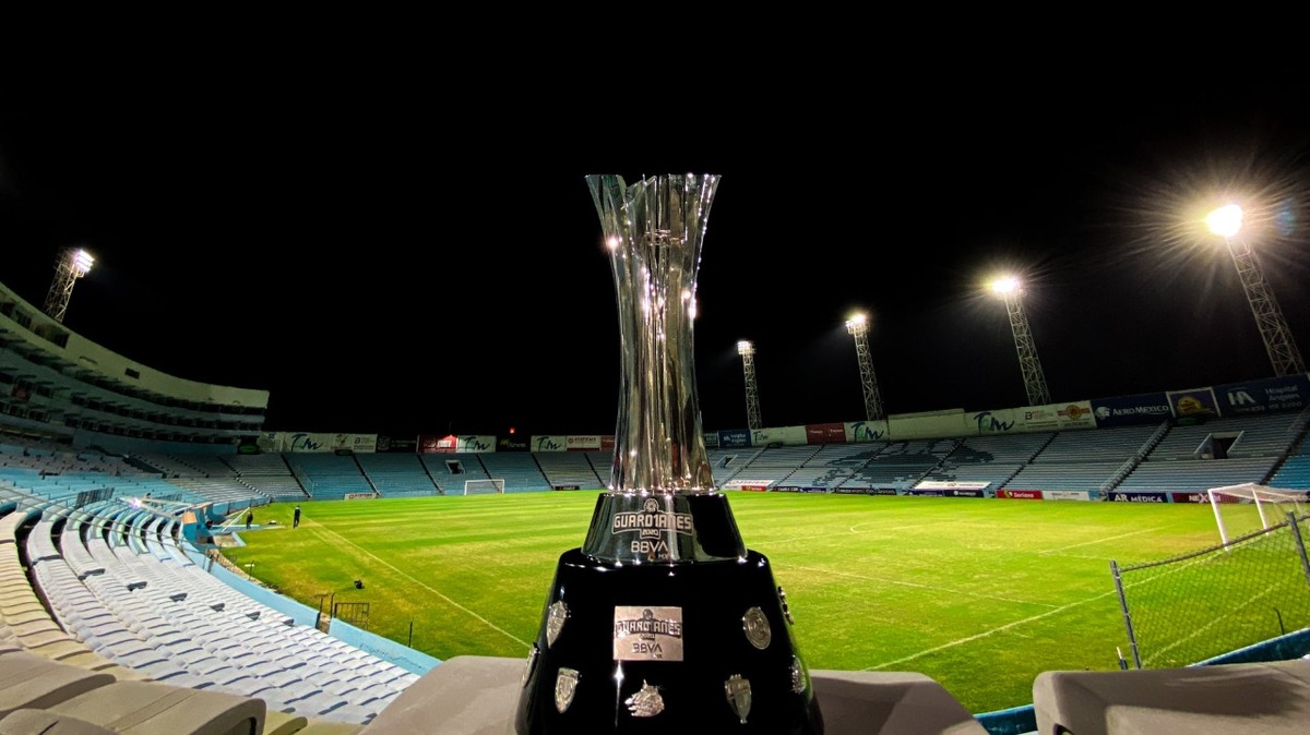 Trofeo del campeón de la Liga Expansión Mx.