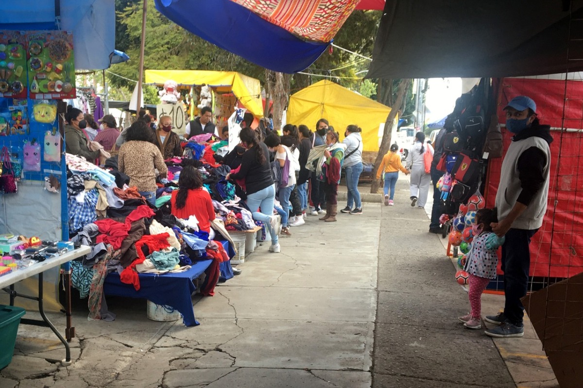 Instalación de ambulantes en Amalucan. (Agencia Enfoque)