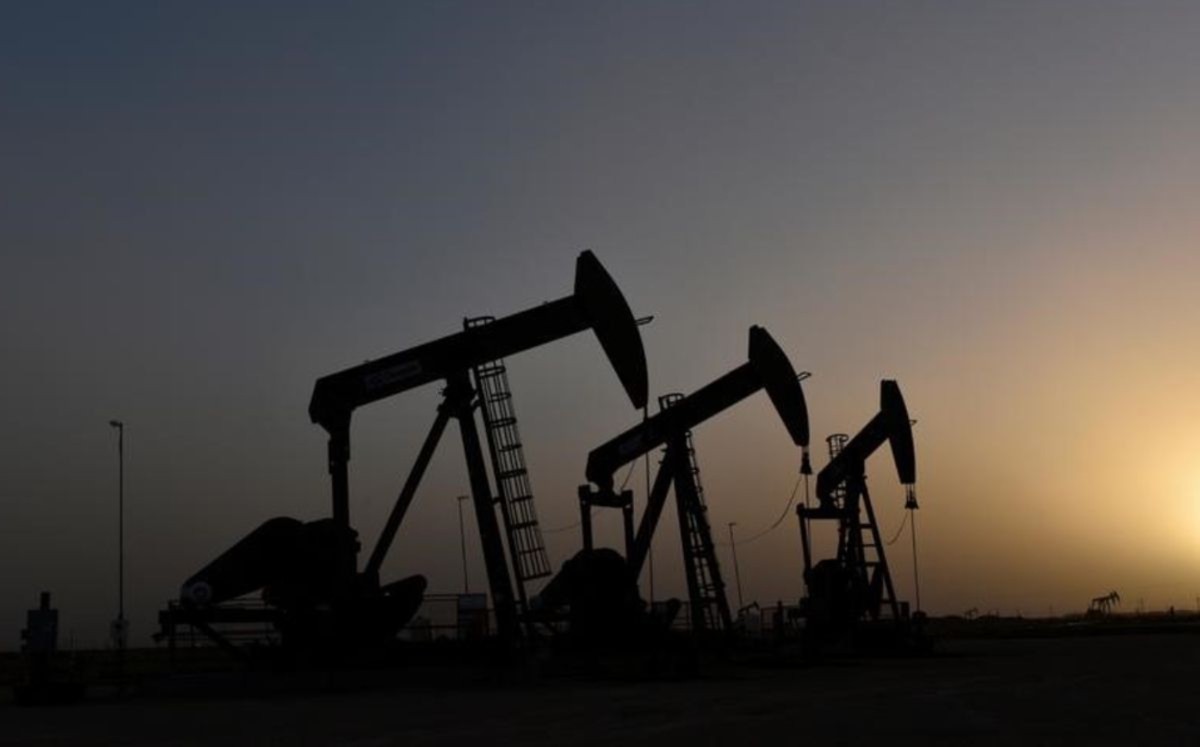 Petróleo baja por nuevos confinamientos en China y datos de empleo en EU