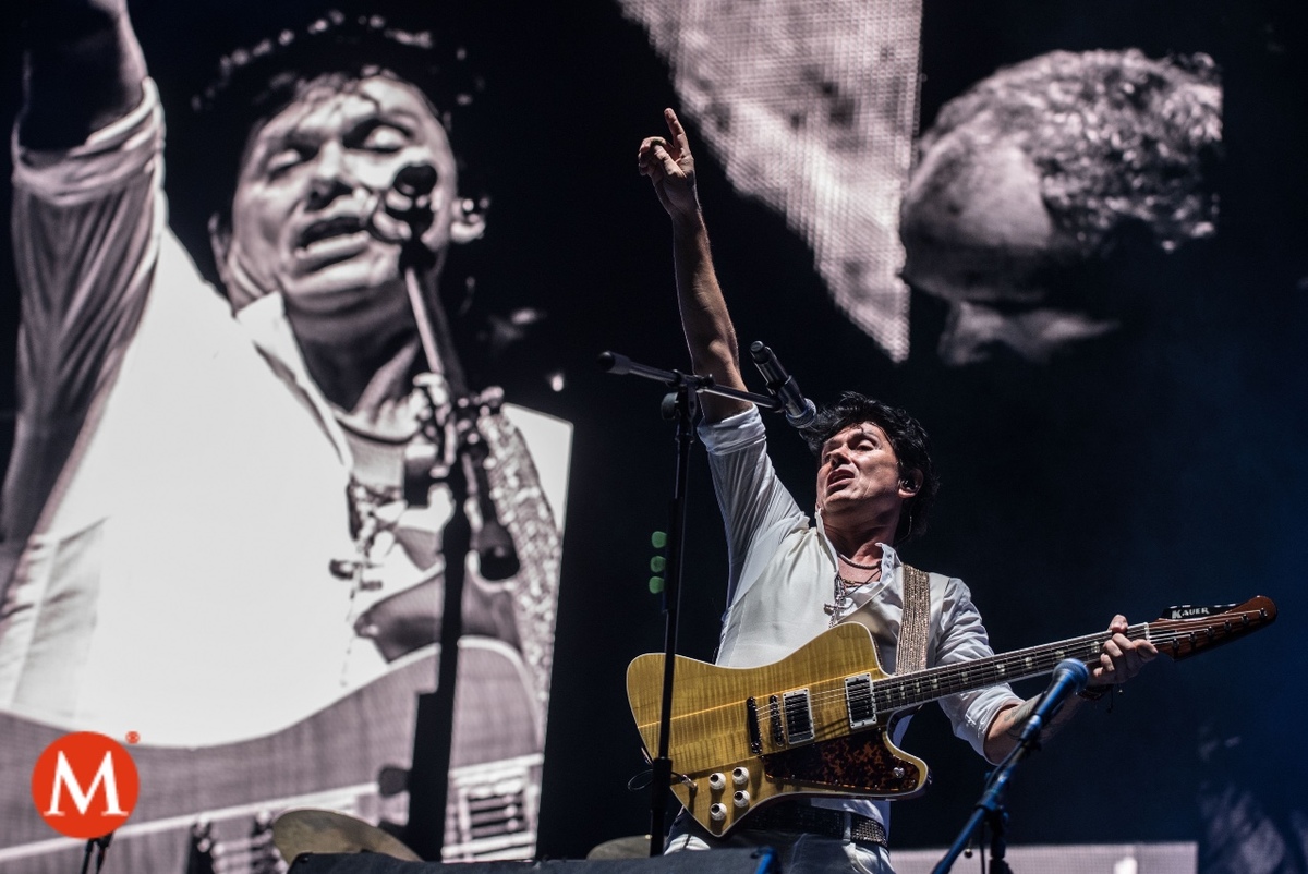 Saúl Hernandez durante la presentación de ¨Caifanes¨en el festival: Vive Latino, 2019.