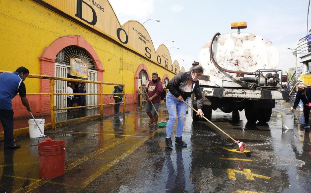 Por semáforo rojo, en el mercado Sonora refuerzan medidas sanitarias contra covid-19