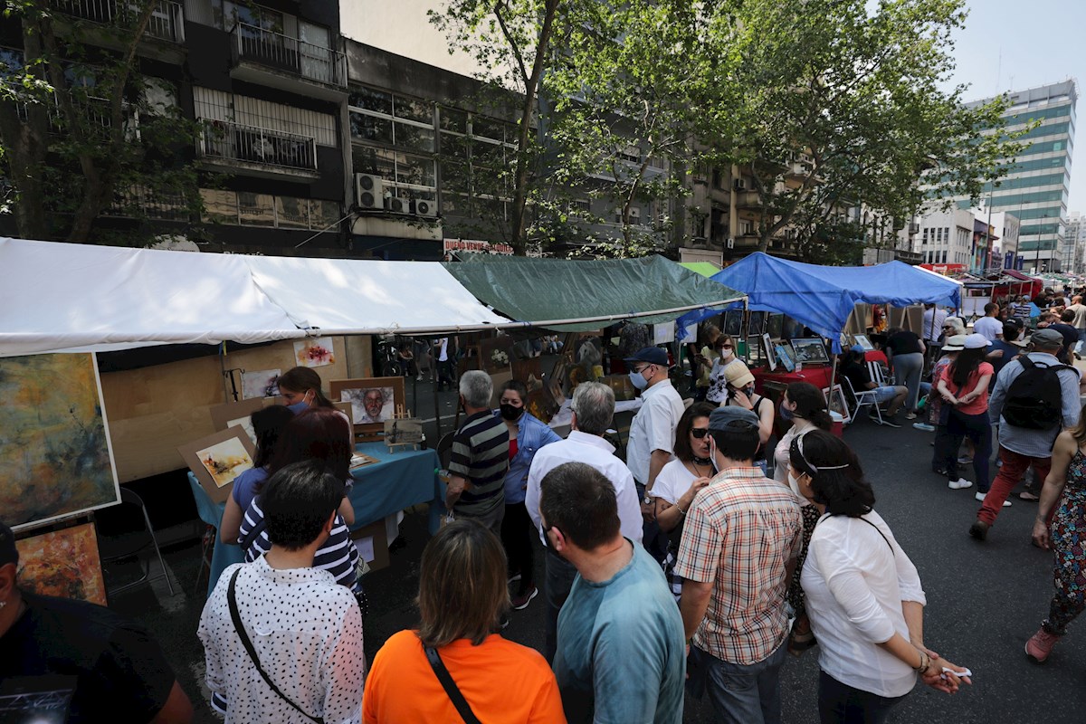 Uruguay registró 957 casos positivos durante las últimas 24 horas. (EFE)