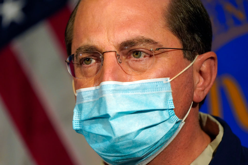 Alex Azar después de dar un discurso sobre vacunación en Diciembre 2020, Foto: Jacquelyn Martin-Pool/Getty Images
