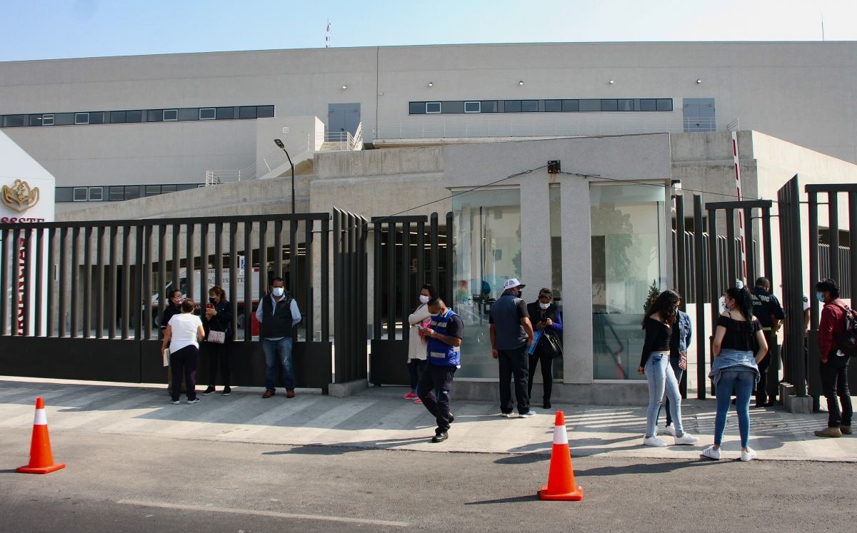 A pocos días de su inauguración el Hospital Tláhuac ya estaba saturado de pacientes covid-19. (Cuartoscuro)