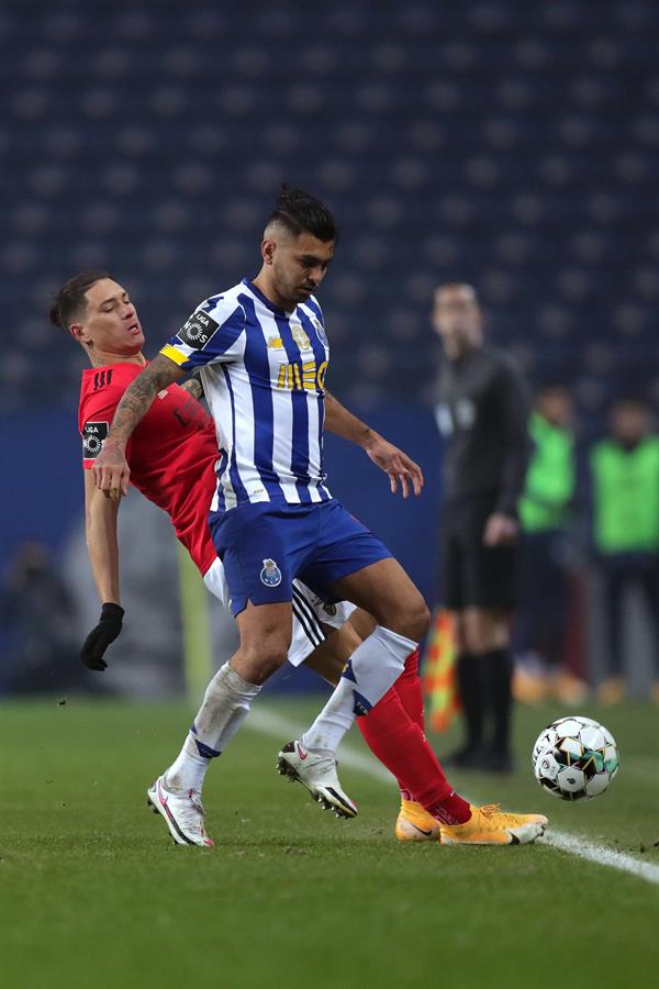 Jesús Manuel Corona en el empate entre el Porto y el Benfica (EFE)