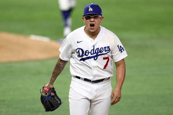 Julio Urías, en la Serie Mundial del 2020. (AP)