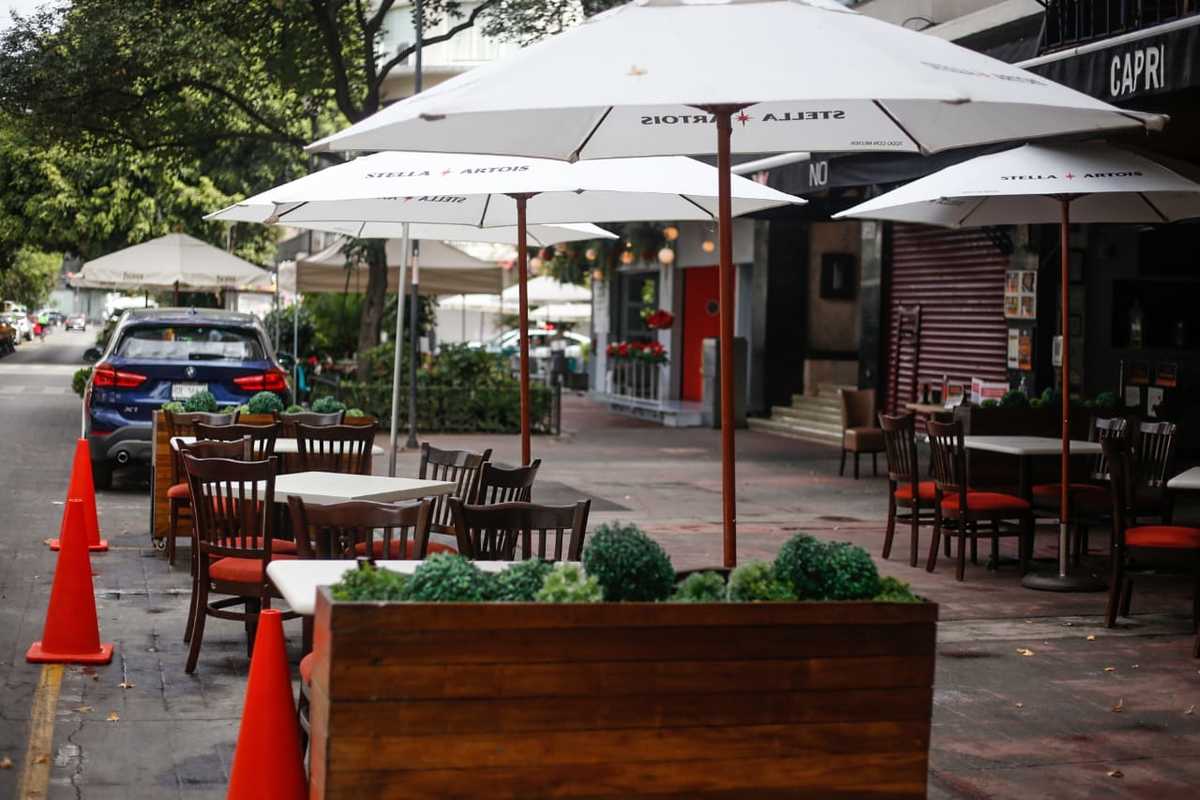 Los restaurantes podrán tener acceso a parques, estacionamientos y banquetas para operar. (Araceli López)