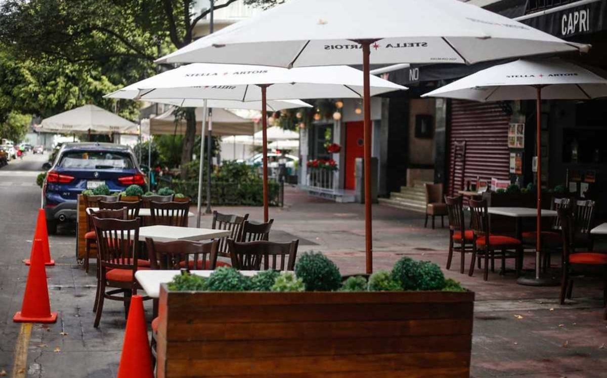 Restaurantes de CdMx se adaptan hasta en banquetas para poder reabrir: Canirac