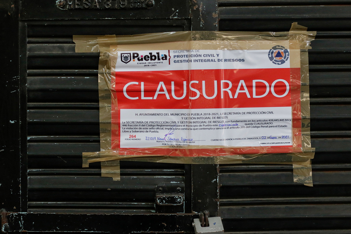 Sellos de clausura en negocios no esenciales. (Agencia Enfoque)