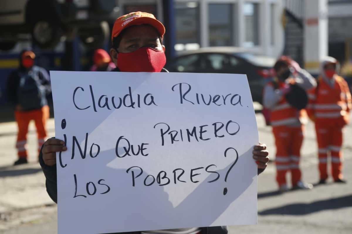 Trabajadores del OOSL se manifestaron esta mañana para exigir la reinstalación de uno de sus compañeros. (Andrés Lobato)