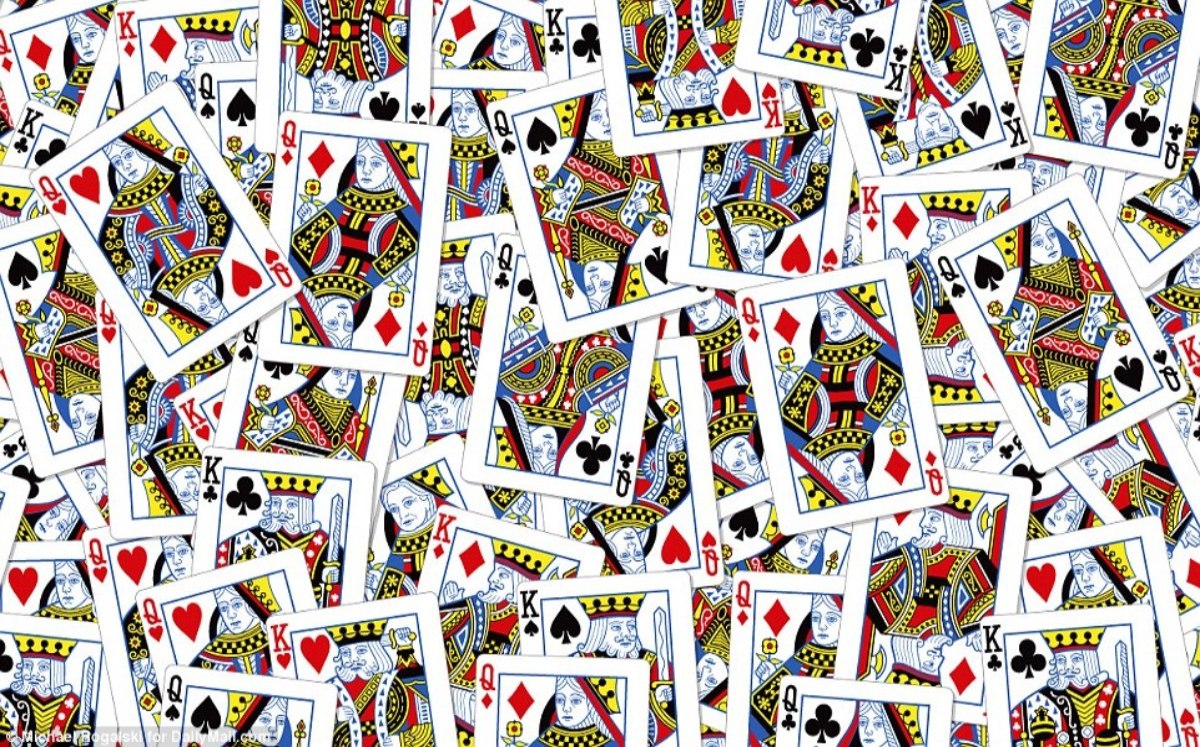 ¿Ves a Donal Trump entre las cartas? (dailymail).