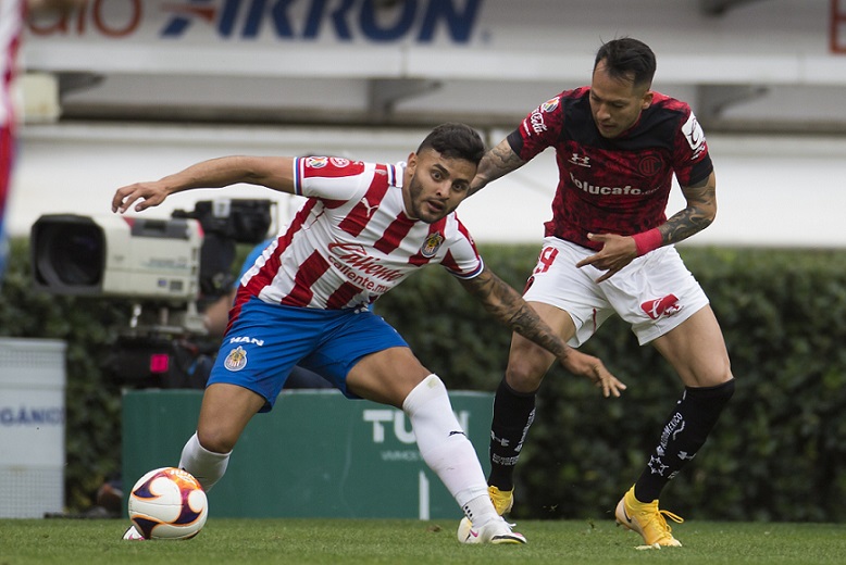 Alexis Vega, durante el juego ante Toluca (Mexsport)