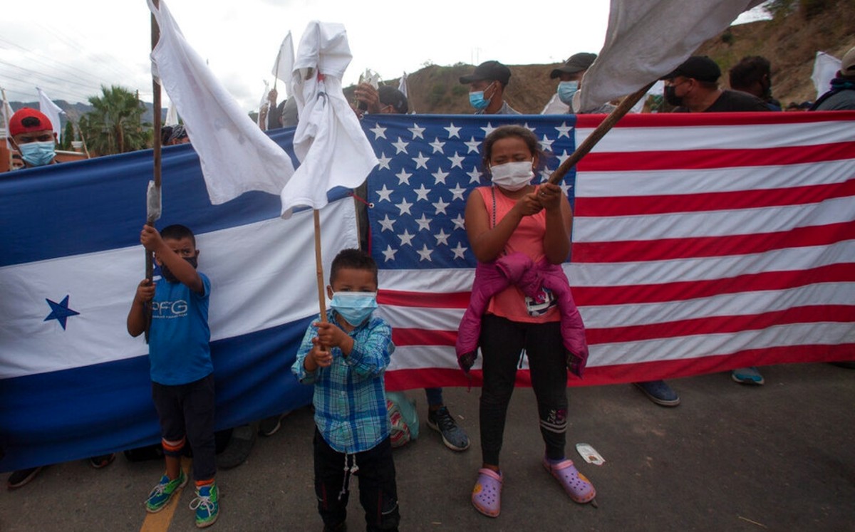 Biden alista reforma que otorga ciudadanía a migrantes con 8 años de residencia: TWP