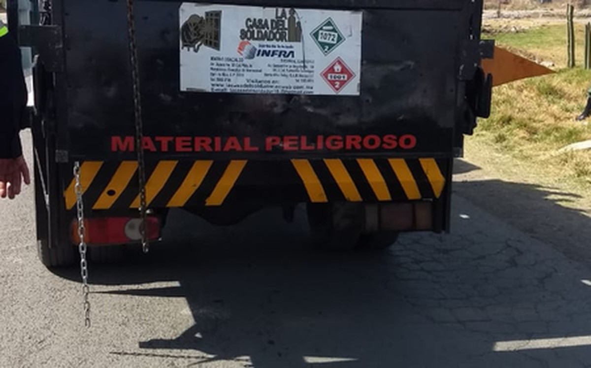En Coacalco, intentan robar camión con tanques de oxígeno pero los detienen