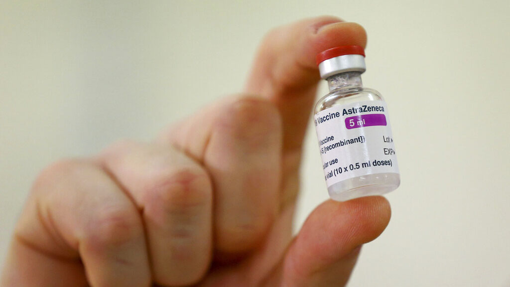 Fuerzas armadas resguardarán sustancia activa de vacuna de AstraZeneca