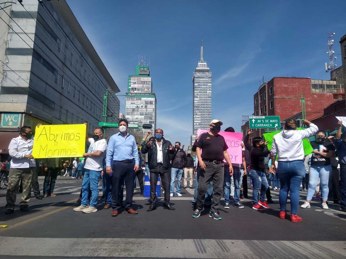 Los comerciantes cerraron el paso vehicular en todos los carriles.