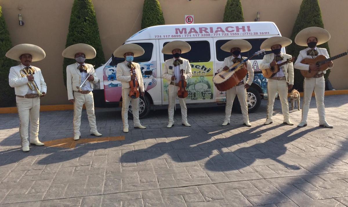 Mariachi Rebelde en entrevista para MILENIO. (Aaron García)