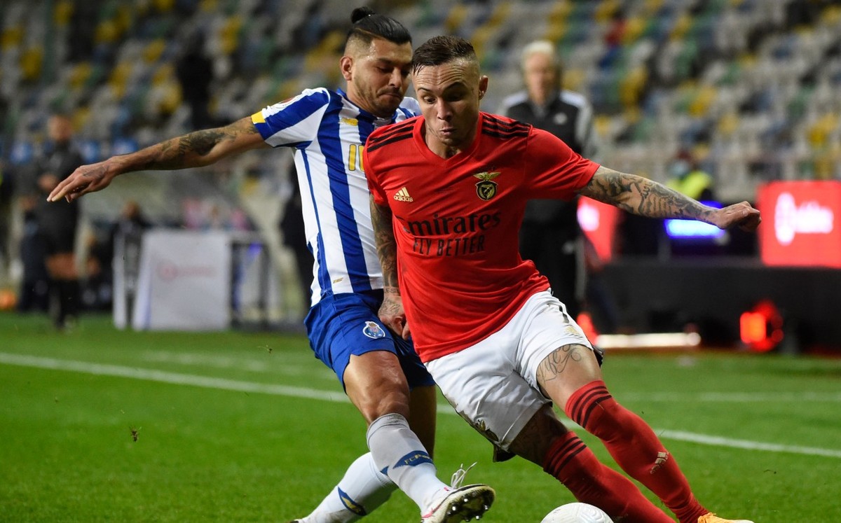 Tecatito Corona durante el Porto vs Benfica  (AFP)