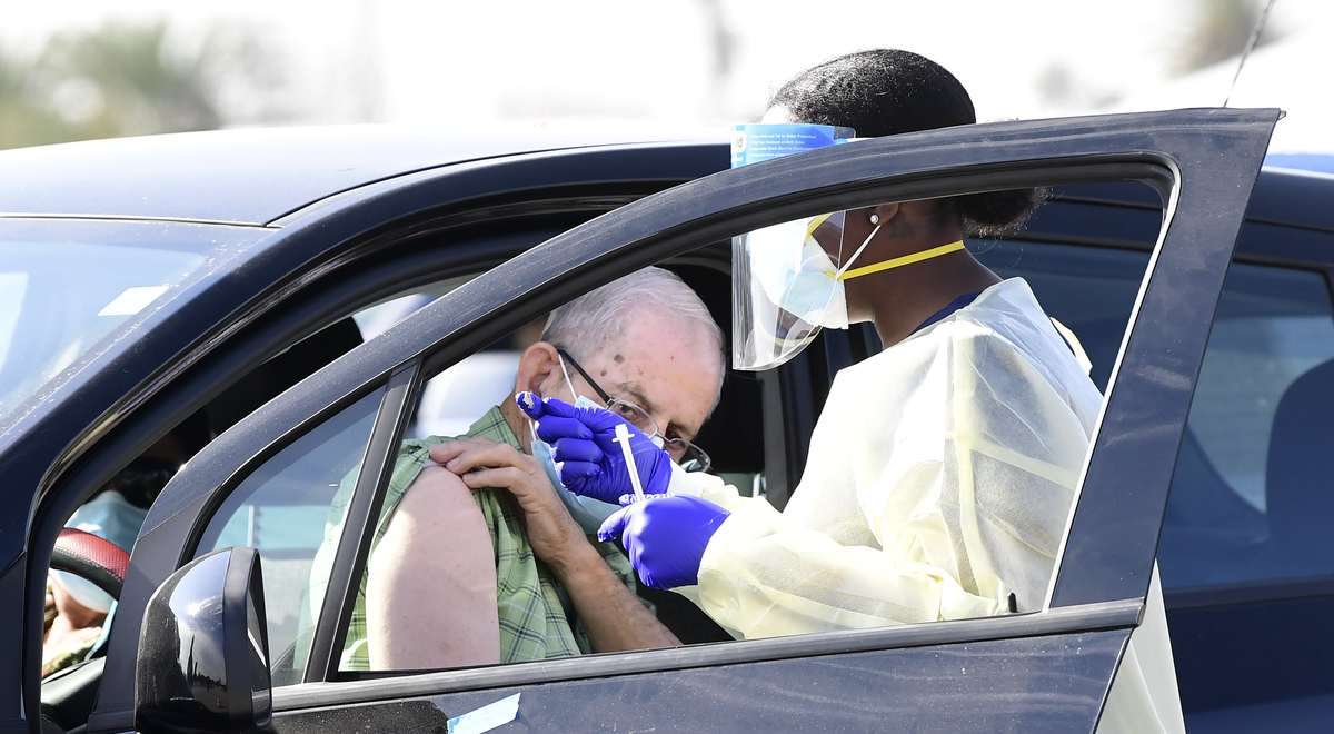 Vacunación anticovid en Inglewood, California, el 19 de enero de 2021. Foto: Frederic J. Brown/AFP