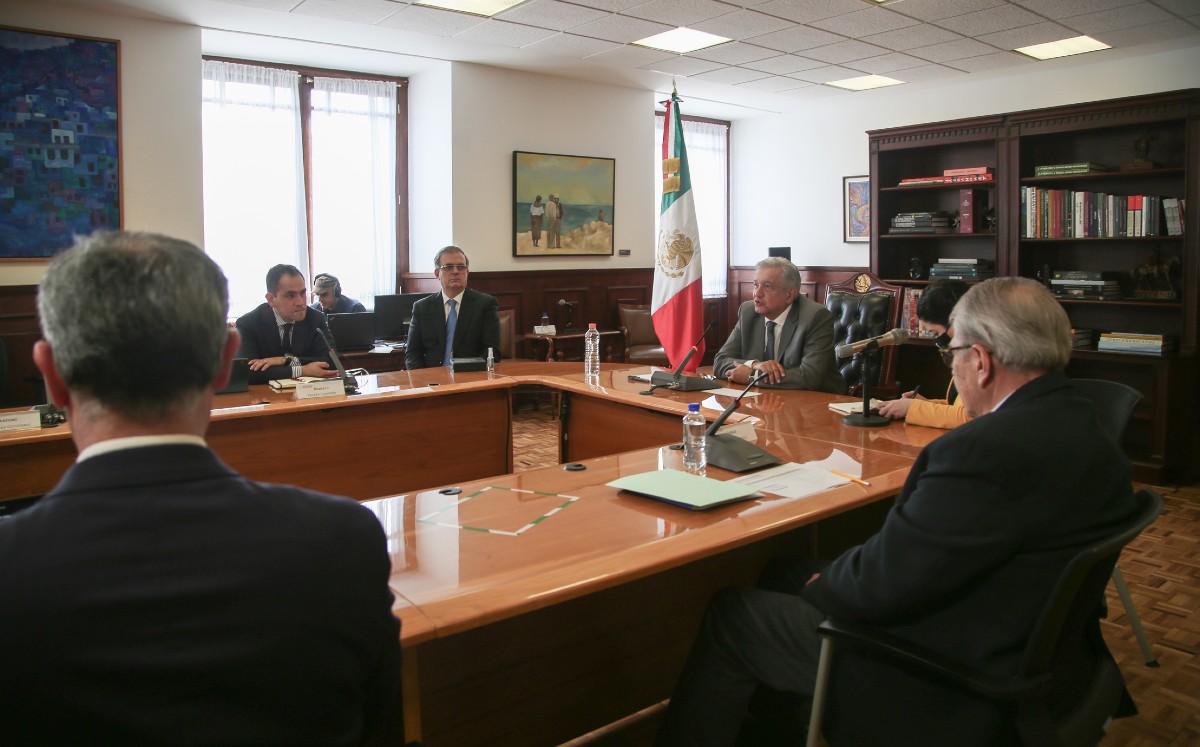 En la videollamada también estuvieron presentes integrantes del gabinete de López Obrador. (Twitter)