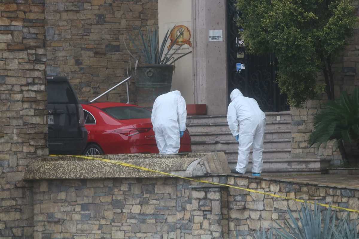 Ataque a balazos afuera de restaurante en Monterrey deja un muerto y un herido. Foto: Leonel Rocha.