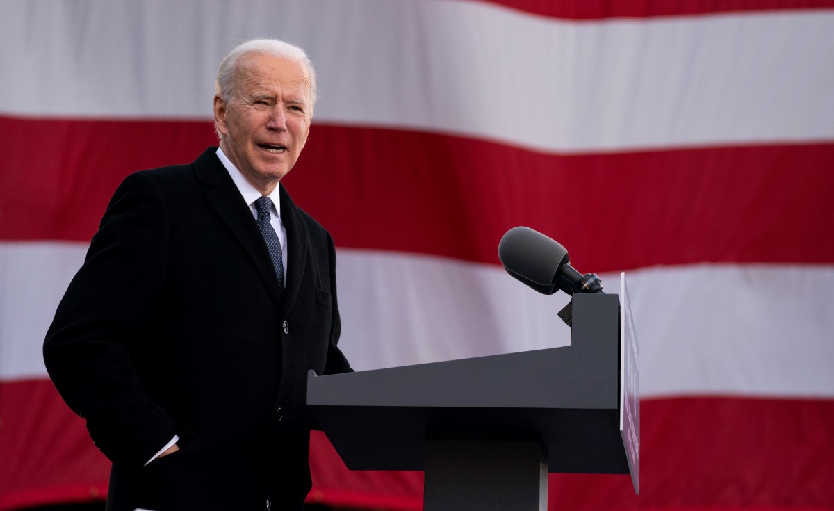 Biden revertirá las políticas de Trump sobre migración y clima. | AP