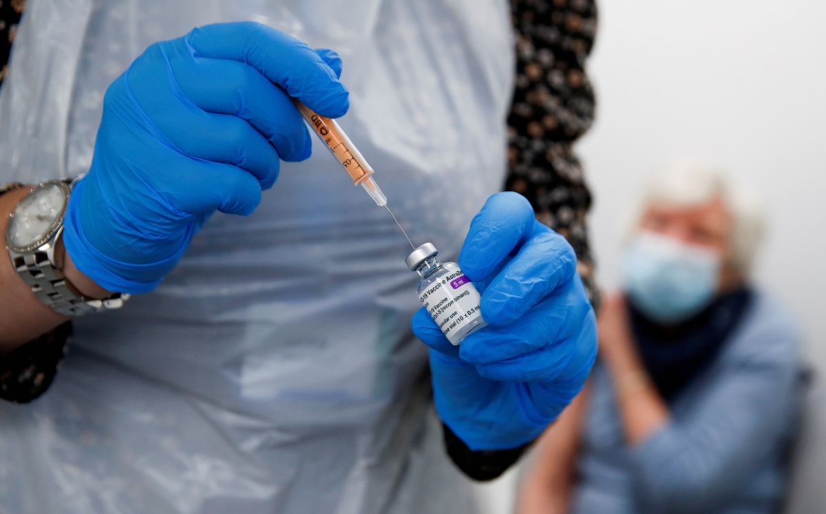 Colombia tiene acuerdos con Covax para adquirir 20 millones de dosis de la vacuna. (Reuters)