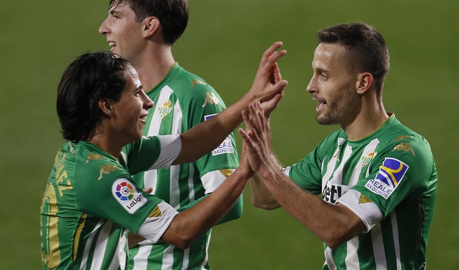 Diego Lainez fue titular en la victoria del Betis sobre el Celta (EFE)