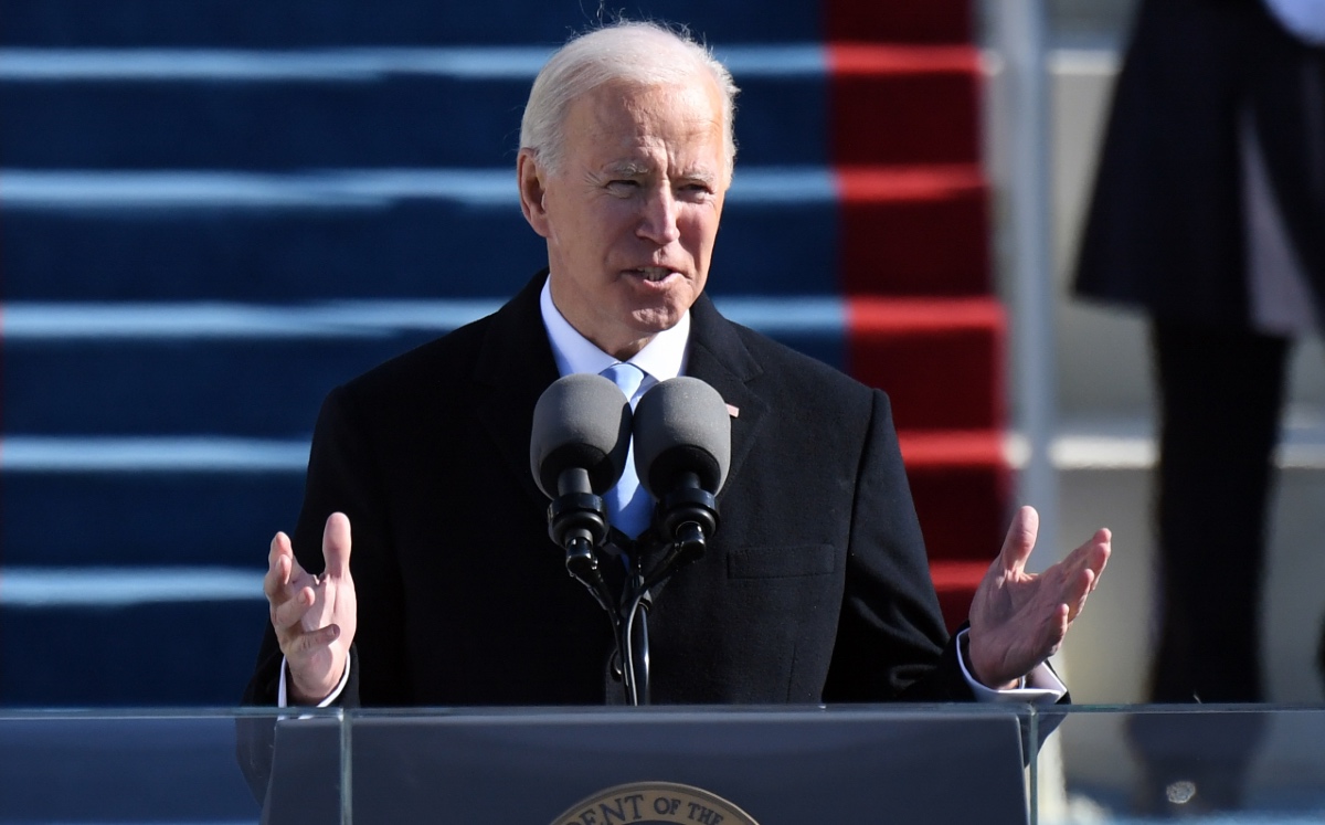 "Empecemos de nuevo", dice Joe Biden en su primer discurso como presidente de EU. (AFP)
