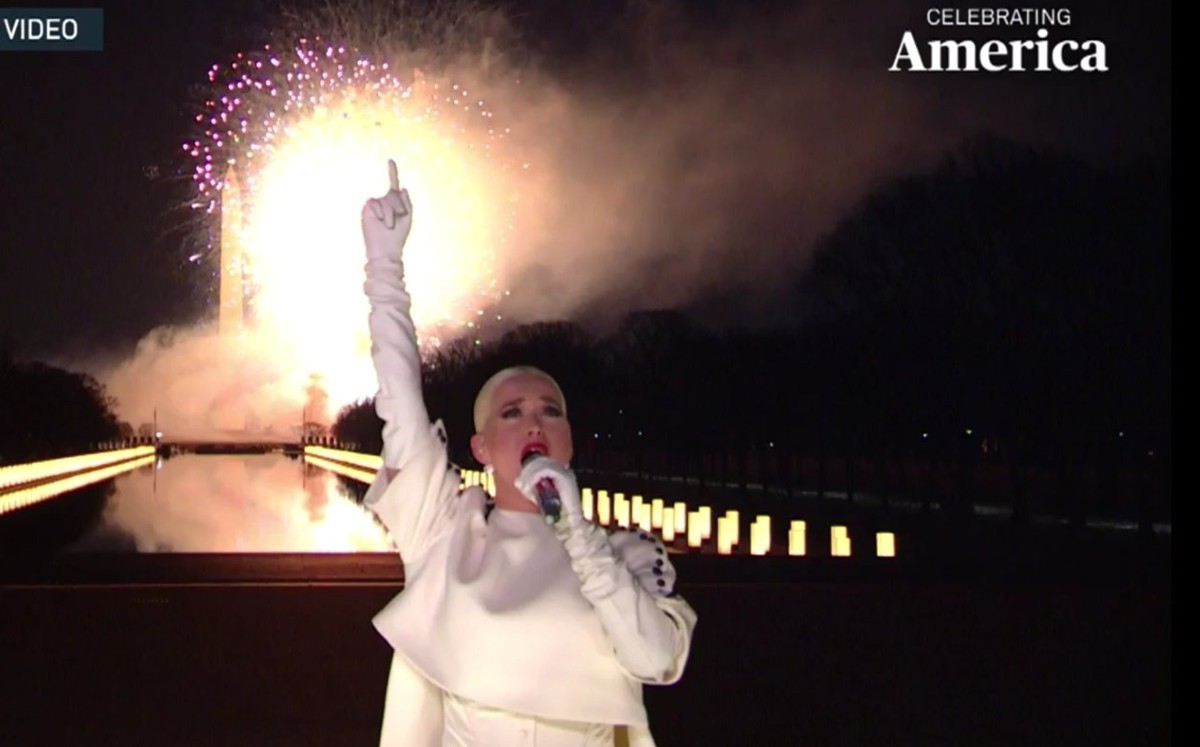 Katy Perry canta Fireworks en show tras investidura de Biden (Captura).