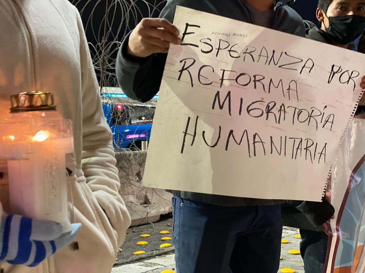 Los mexicanos llegaron al puerto fronterizo de San Ysidro./ Said Betanzos