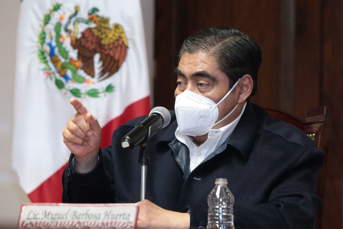 Miguel Barbosa, gobernador de Puebla en rueda de prensa matutina. (Especial)
