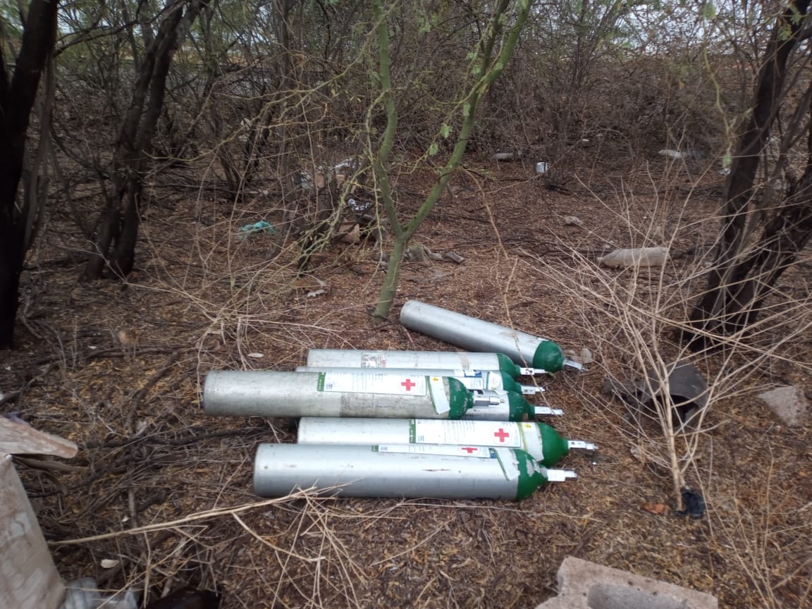 Los tanques de oxígeno estaban ocultos debajo de un árbol. (Tomada de @PespSonora)