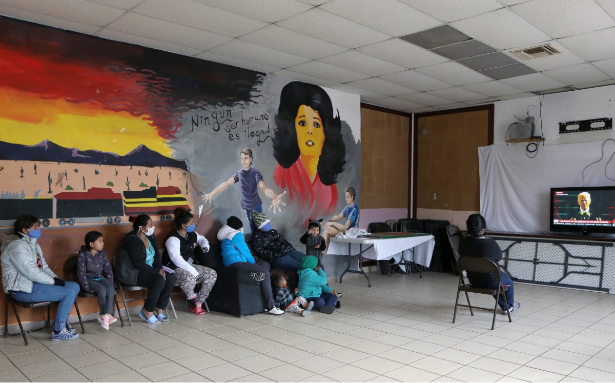 "Estamos viendo que el nuevo presidente no nos está dejando de lado", dijo una migrante de origen salvadoreño en Ciudad Juárez. (AFP)