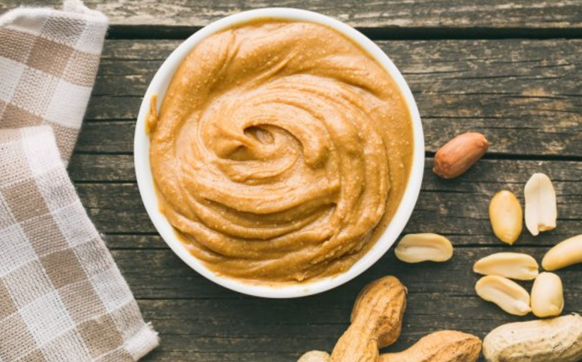 La crema de cacahuate también es conocida como crema de maní (Shutterstock).