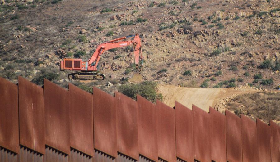 Invitaron a la comunidad de El Paso a realizar una caravana el próximo sábado para exigir el paro de la obra. (EFE)