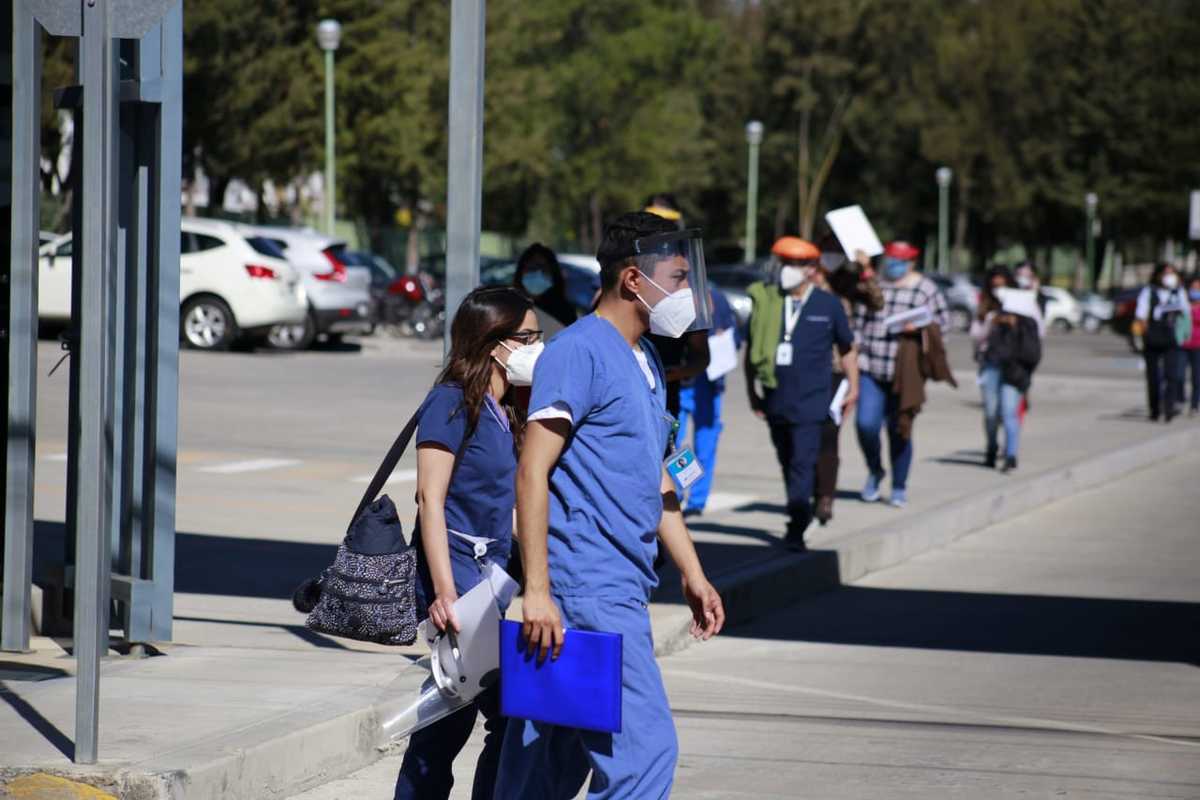 Jornada de vacunación anticovid para personal médico de primera línea. (Andrés Lobato)