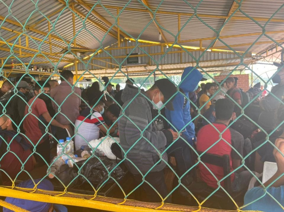 Los migrantes fueron trasladados a la estación migratoria de Acayucan.