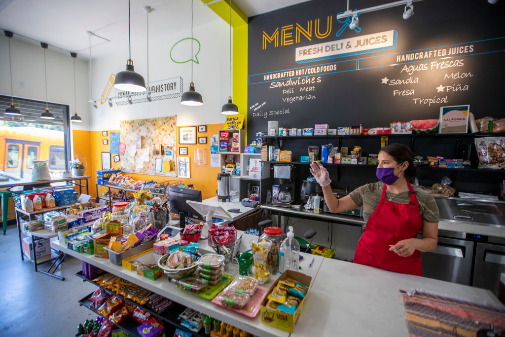 Lupitas Corner Market And Deli, un pequeño negocio de Los Ángeles, Foto: Allen J. Schaben / Los Angeles Times via Getty Images