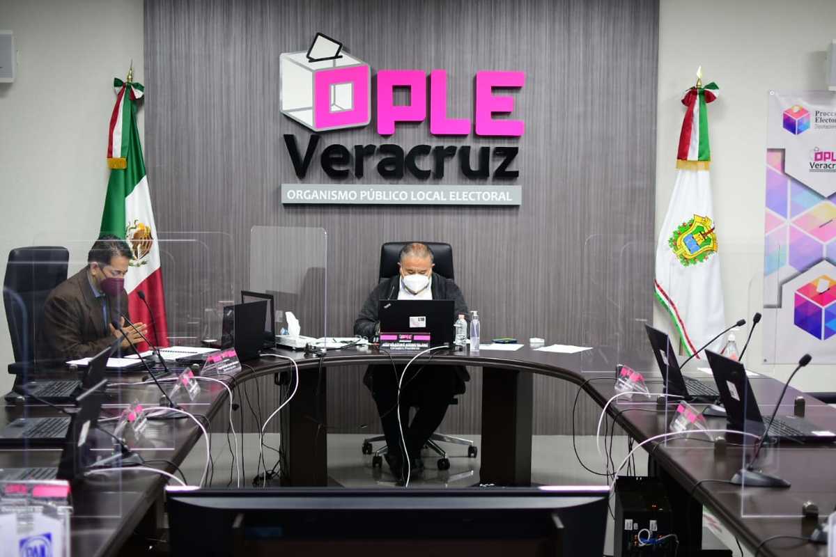 El OPLE de Veracruz analiza las candidaturas independientes. (Isabel Zamudio)