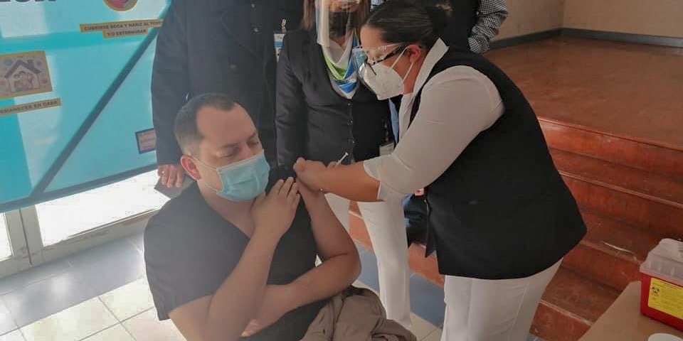 Vacuna contra covid-19 es aplicada a personal de salud de Tamaulipas. (Cortesía)
