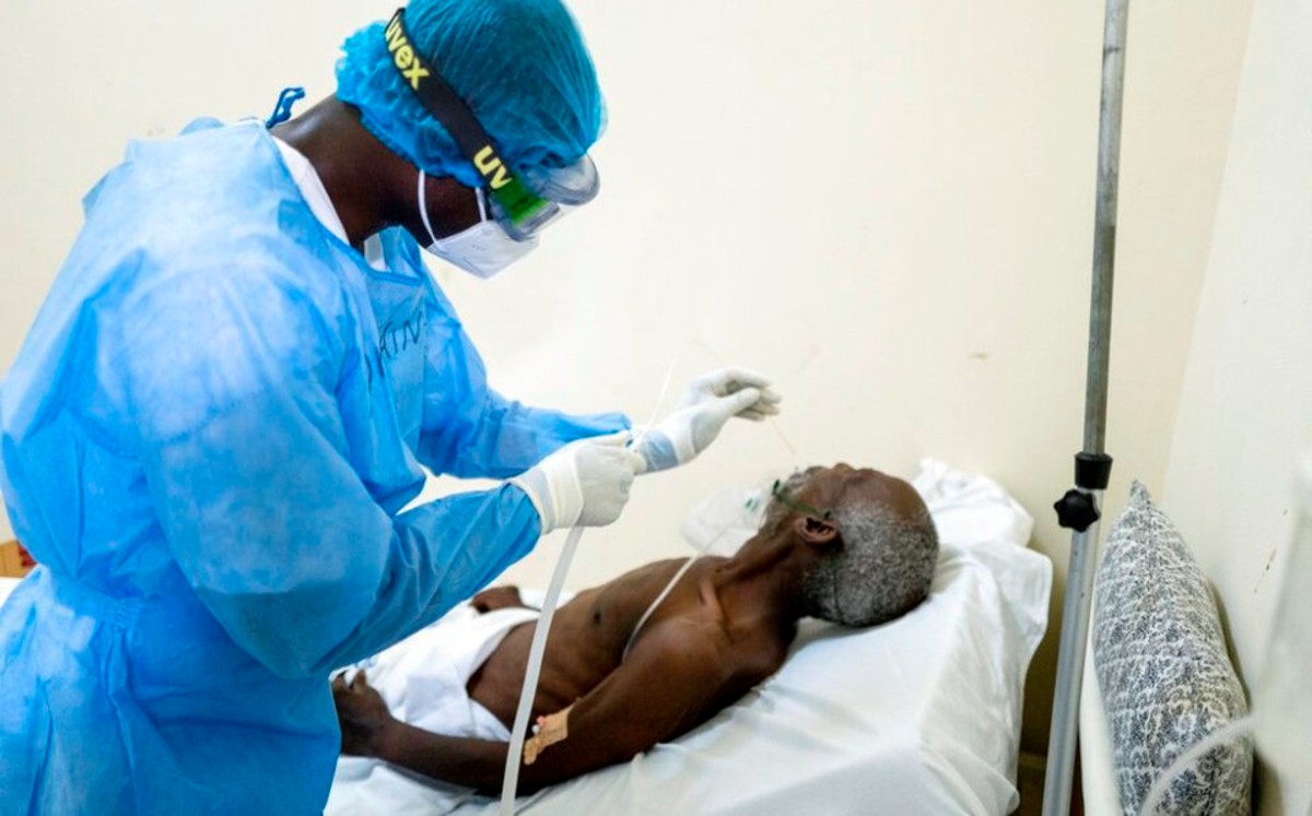 Variante de covid-19 de Sudáfrica puede reducir eficacia de vacunas, dicen científicos