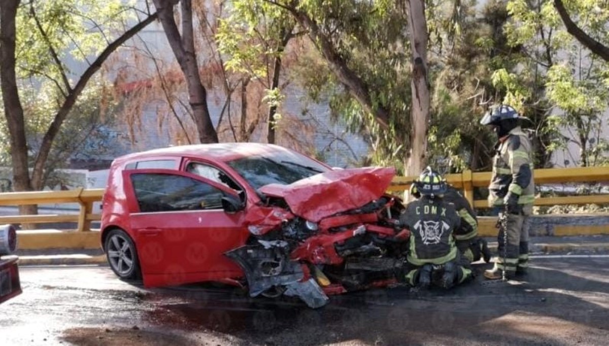 CdMx. En Río Churubusco choque de auto deja dos lesionados Grupo Milenio