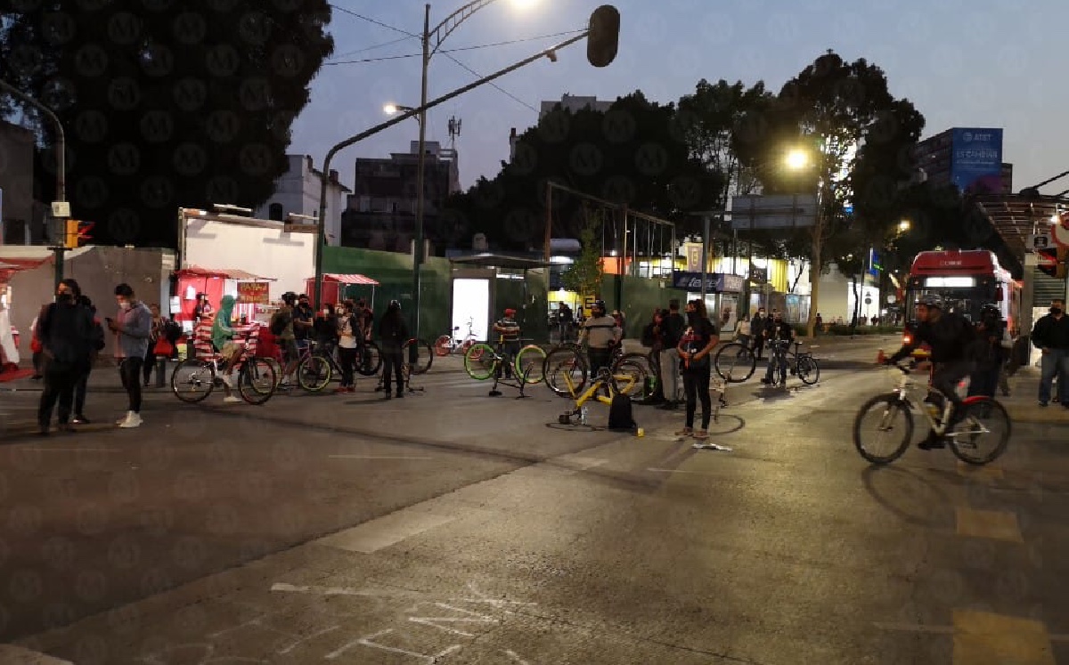 Los colectivos que participan son “Ni un repartidor menos y Rodadas Axolotl”, así como ciclistas y repartidores. (Jorge Becerril)