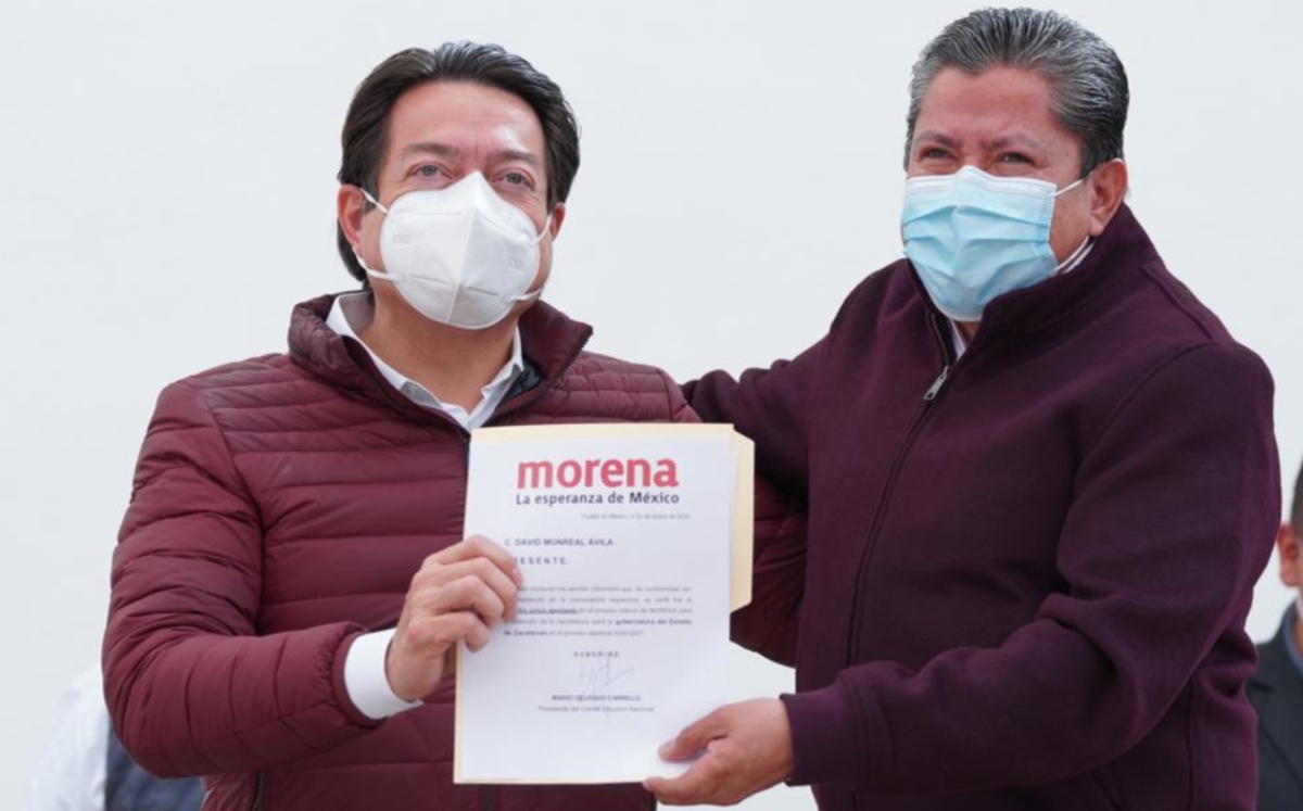 Mario Delgado entregó a David Monreal Ávila la constancia de registro como precandidato al gobierno de Zacatecas.