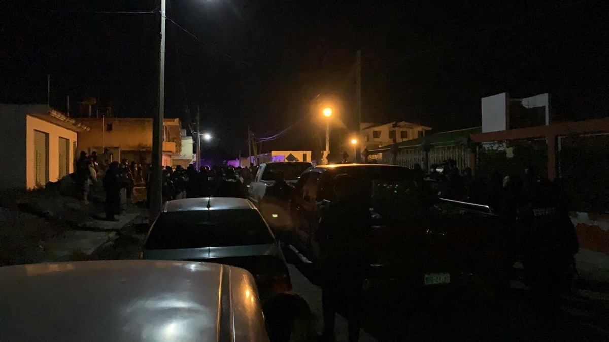 Pobladores de Tlaltelulco propinaron golpiza e intentaron quemar vivos a presuntos delincuentes. (Adolfo Tenahua)