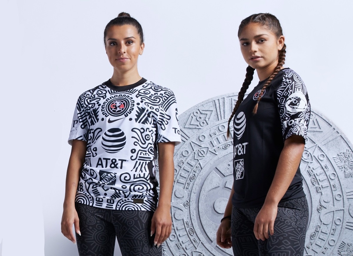 Jennifer Muñoz y Jana Gutiérrez con la nueva colección de  las Águilas (Club América)